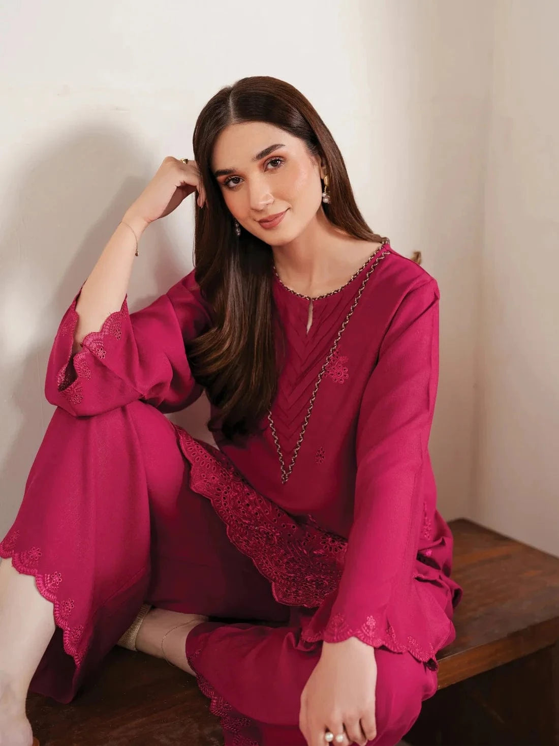 Sapphire SP-26 Embroidered Lawn 3pc