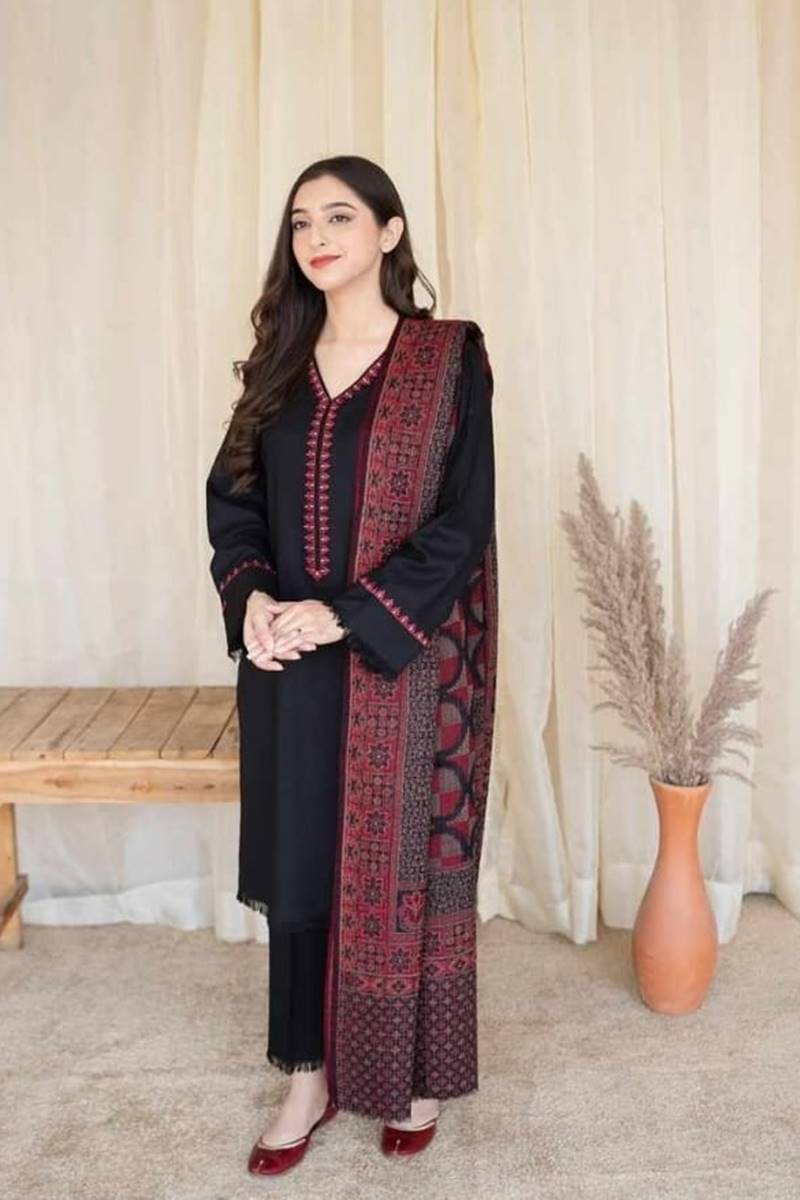Sapphire SPW-883 Embroidered Dhanak 3pc