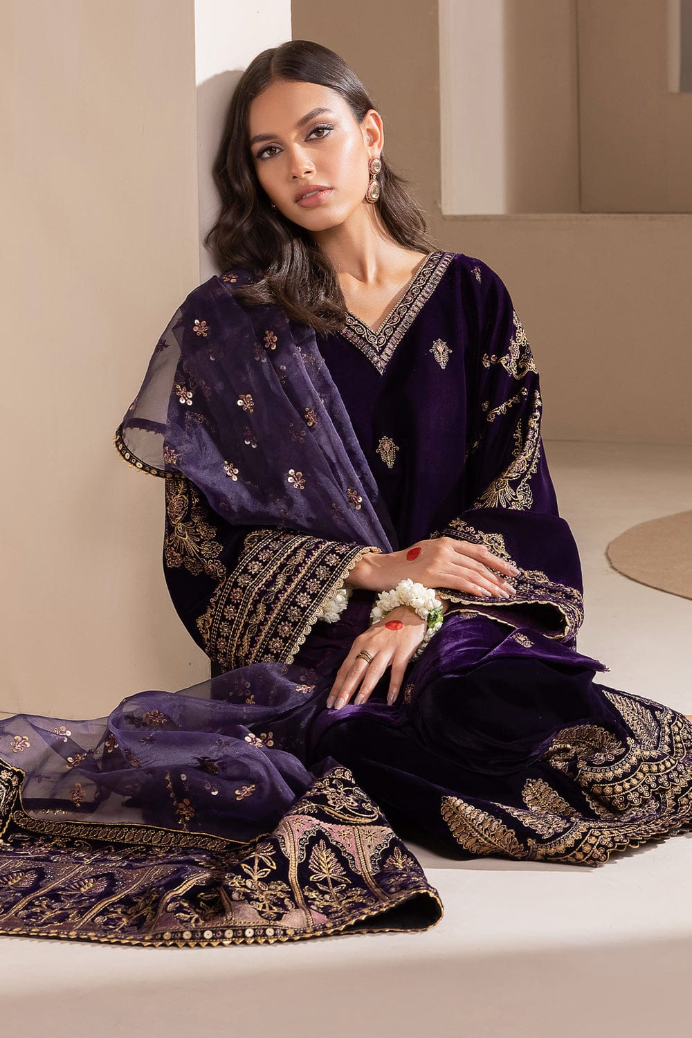 Baroque D-247 Embroidered Velvet 3pc