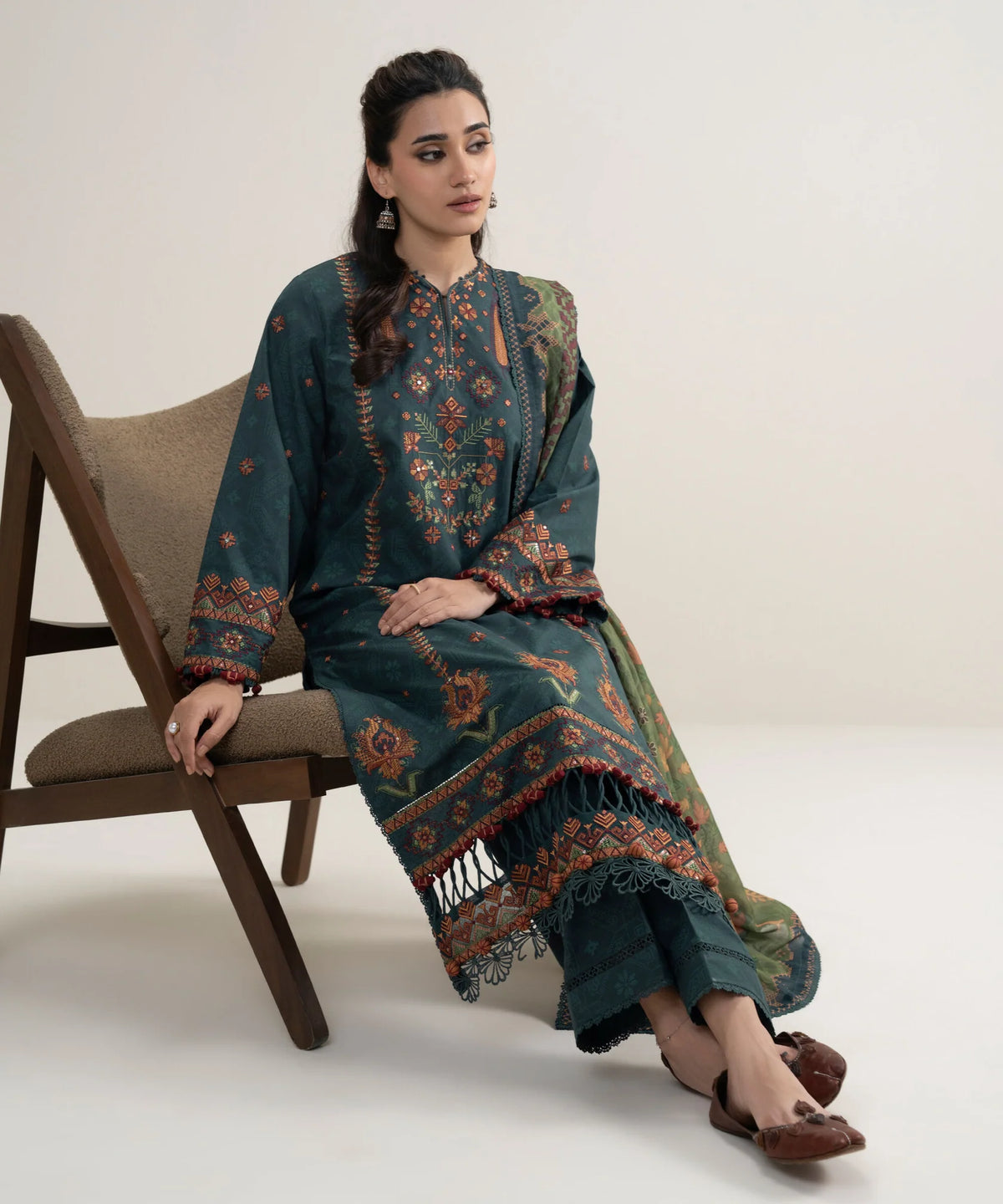 Sapphire Embroidered Dhanak Three Piece SP-403